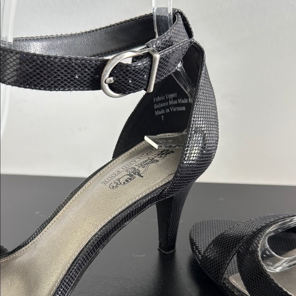 Coach and Four Black Strappy Heels Sz 7 - Picture 7 of 11